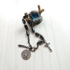 Pulsera Sencilla de Hematita con Sagrado Corazón de Jesús y Crucifijo