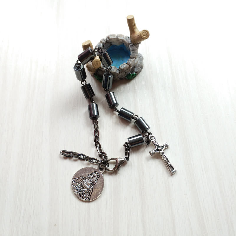 Pulsera Sencilla de Hematita con Sagrado Corazón de Jesús y Crucifijo