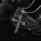 Collar con Dije de Calavera y Huesos Cruzados Estilo Punk