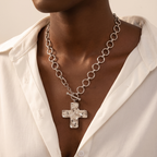 Collar Serie Cruz Martillada: Fe Contemporánea y Devoción con Estilo