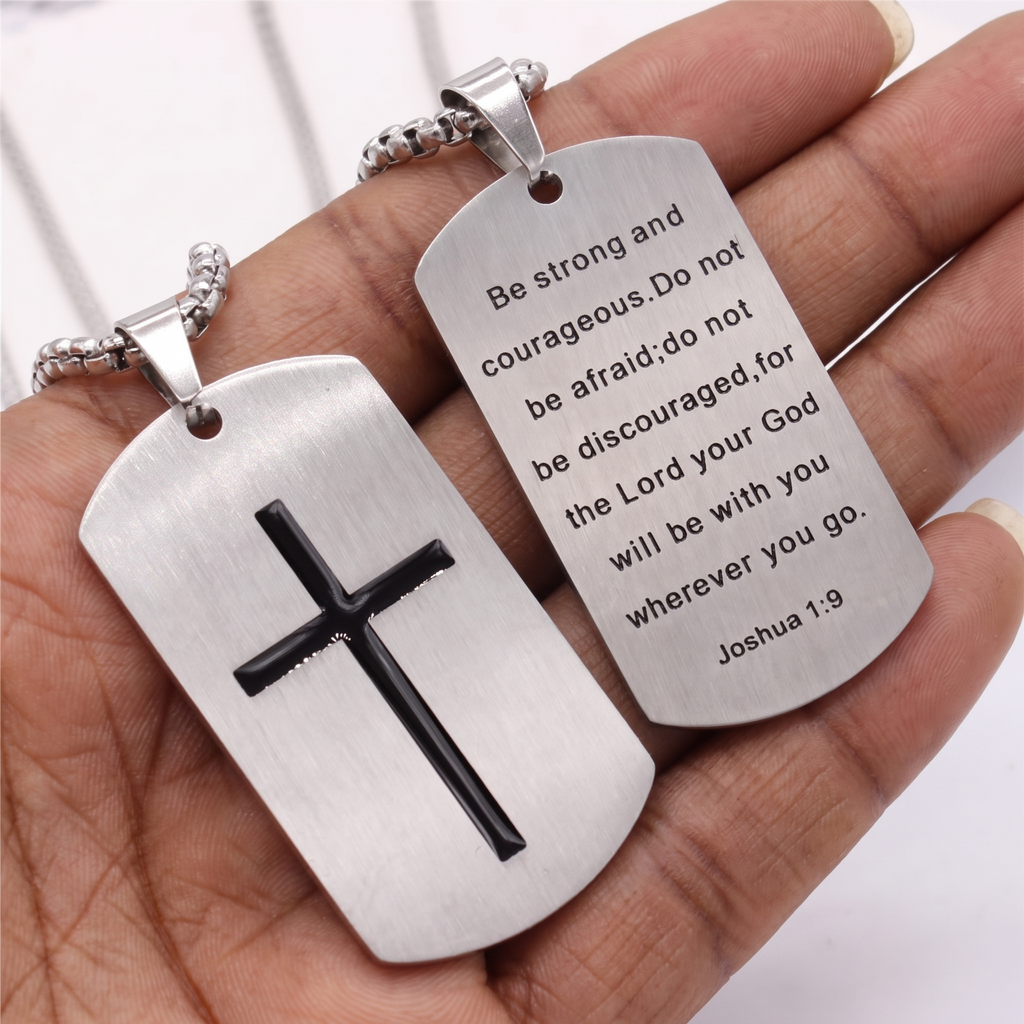 Collar de Acero Inoxidable a Doble Cara con Cruz y Josué 1:9 para el Valor