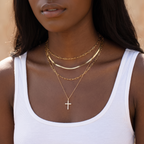 Collar y Aretes de Cruz Coronada en Fe, Estilo Moderno