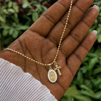 Collar de Doble Fe con la Virgen y Cruz: Compañero Firme para la Fe Diaria