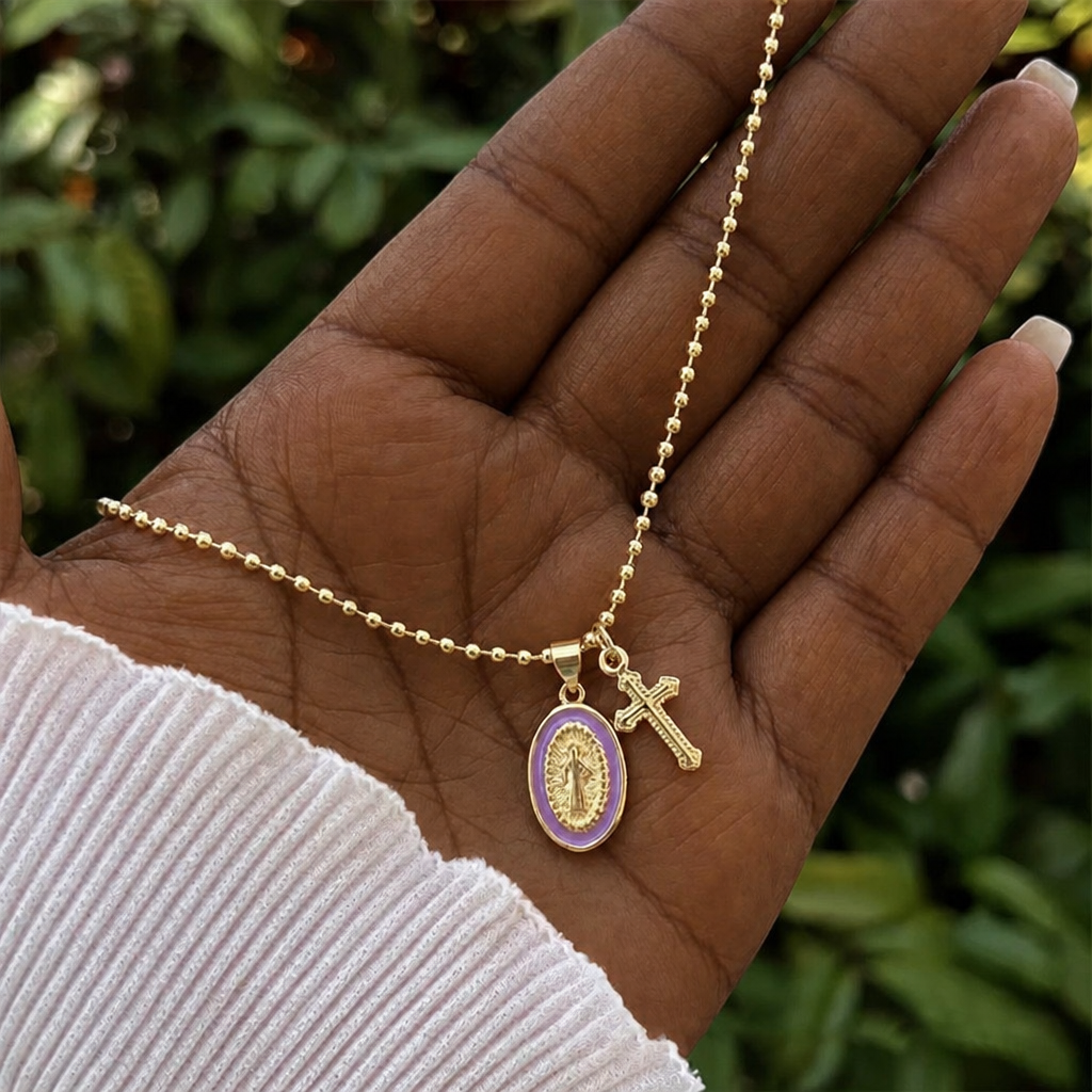 Collar de Doble Fe con la Virgen y Cruz: Compañero Firme para la Fe Diaria