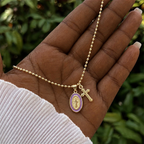 Collar de Doble Fe con la Virgen y Cruz: Compañero Firme para la Fe Diaria