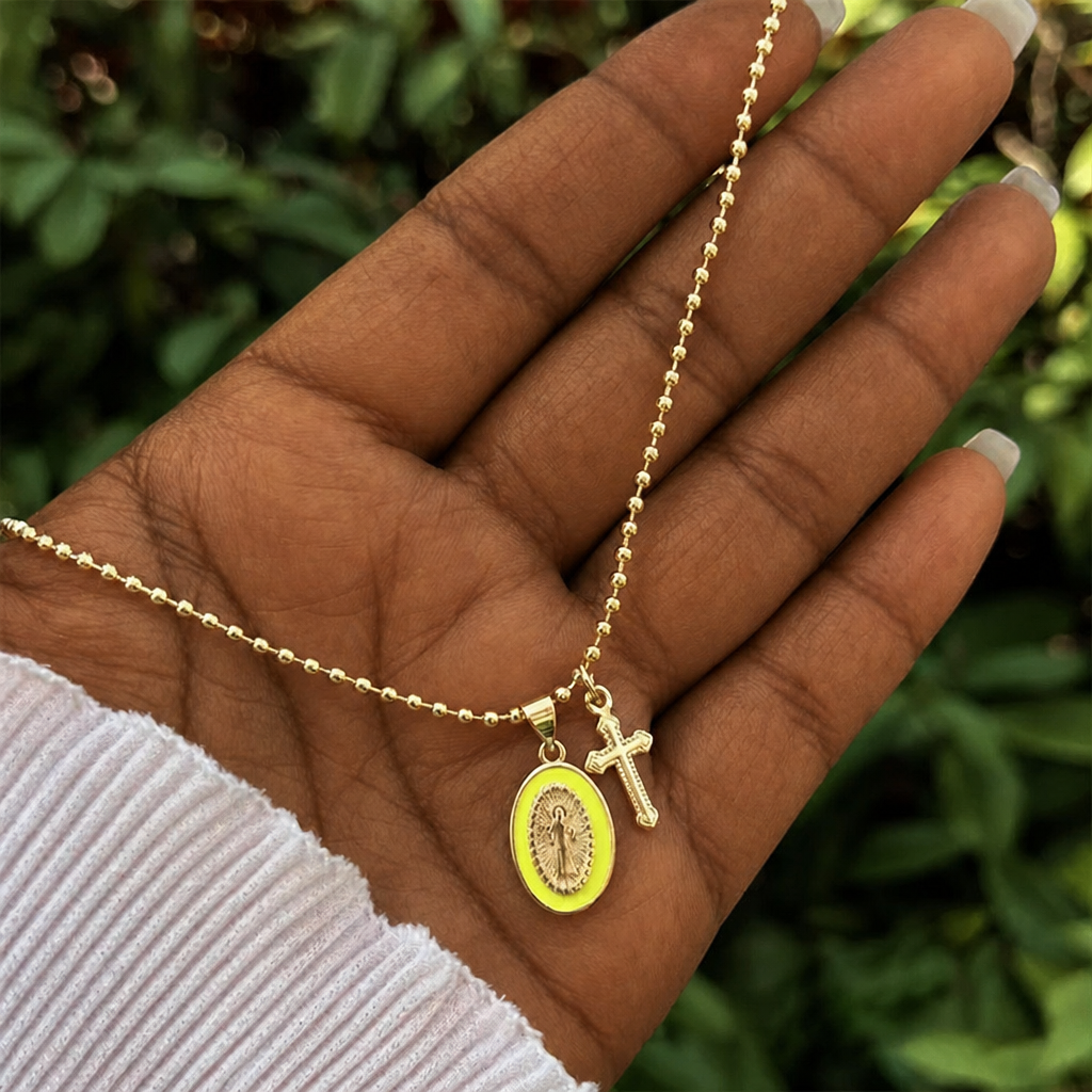 Collar de Doble Fe con la Virgen y Cruz: Compañero Firme para la Fe Diaria