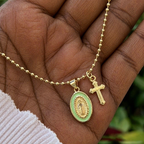 Collar de Doble Fe con la Virgen y Cruz: Compañero Firme para la Fe Diaria