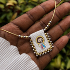 Collares con Figuras Divinas Estilo Caricatura: Símbolo Querido de Fe