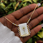 Collares con Figuras Divinas Estilo Caricatura: Símbolo Querido de Fe