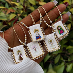 Collares con Figuras Divinas Estilo Caricatura: Símbolo Querido de Fe