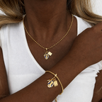 Set de Joyería con Dije de la Virgen de la Gracia: Símbolo de Devoción Eterna