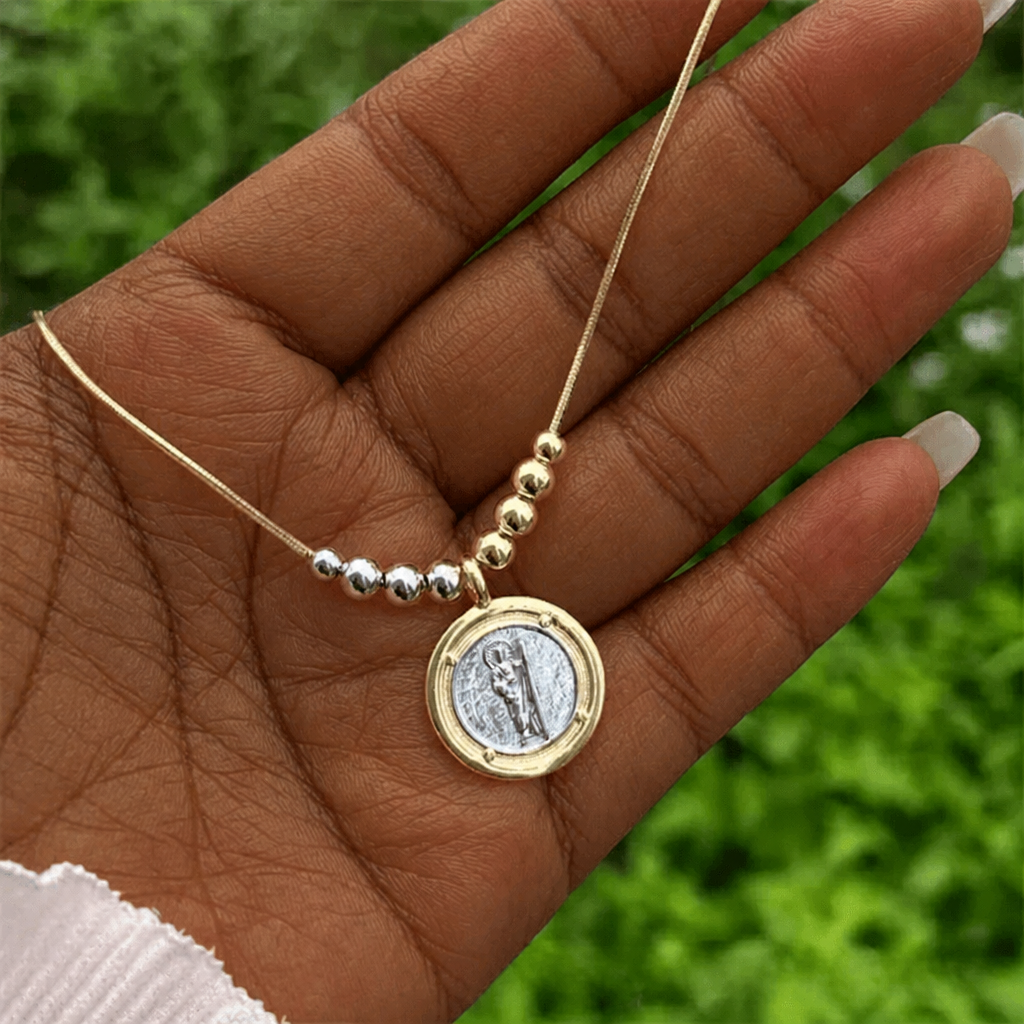Collar con Dije del Sagrado Corazón / San Judas / San Benito: Recordatorio de Su Cuidado