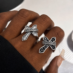 Anillo Moderno con Cruz y Corona Regia en 2 Colores: Fusión de Fe y Realeza