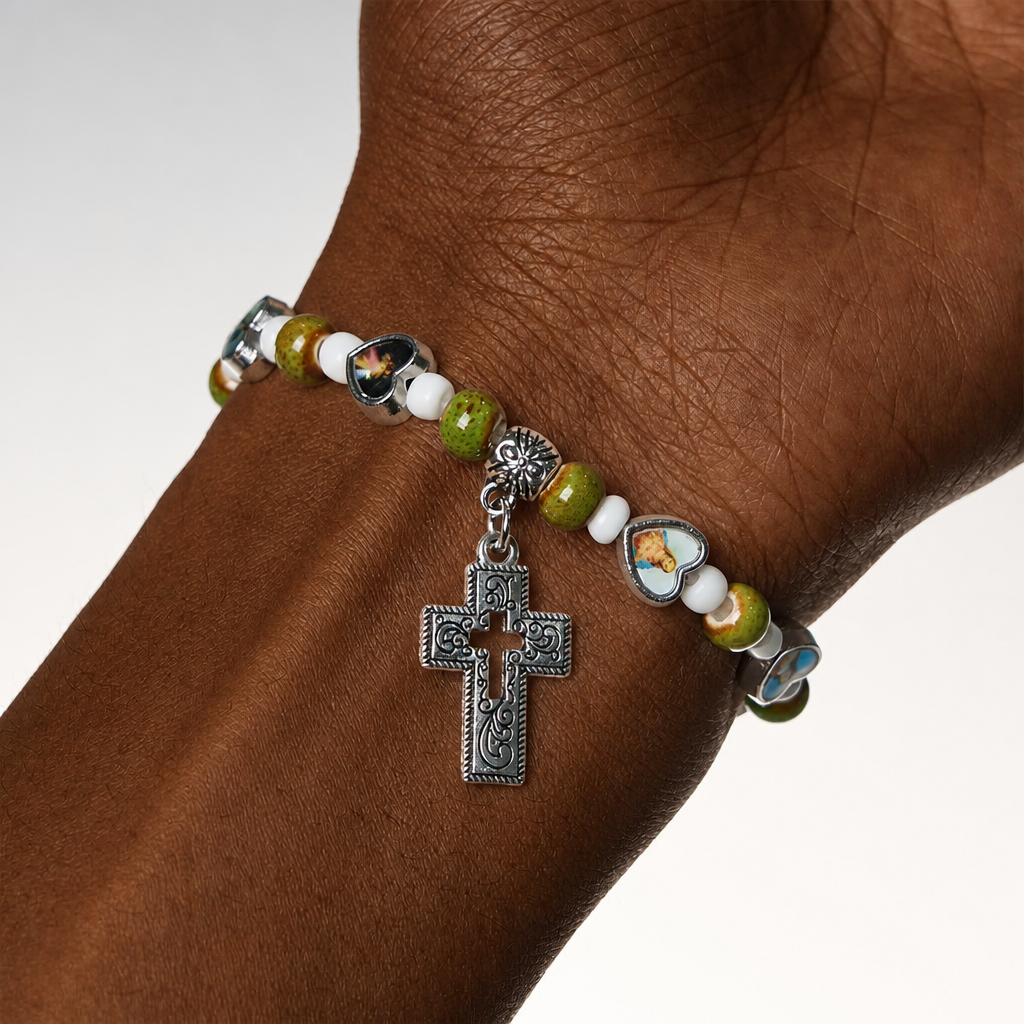 Pulseras de Cuentas de Cristal y Cerámica de Colores con Cruz y Dijes de Santos
