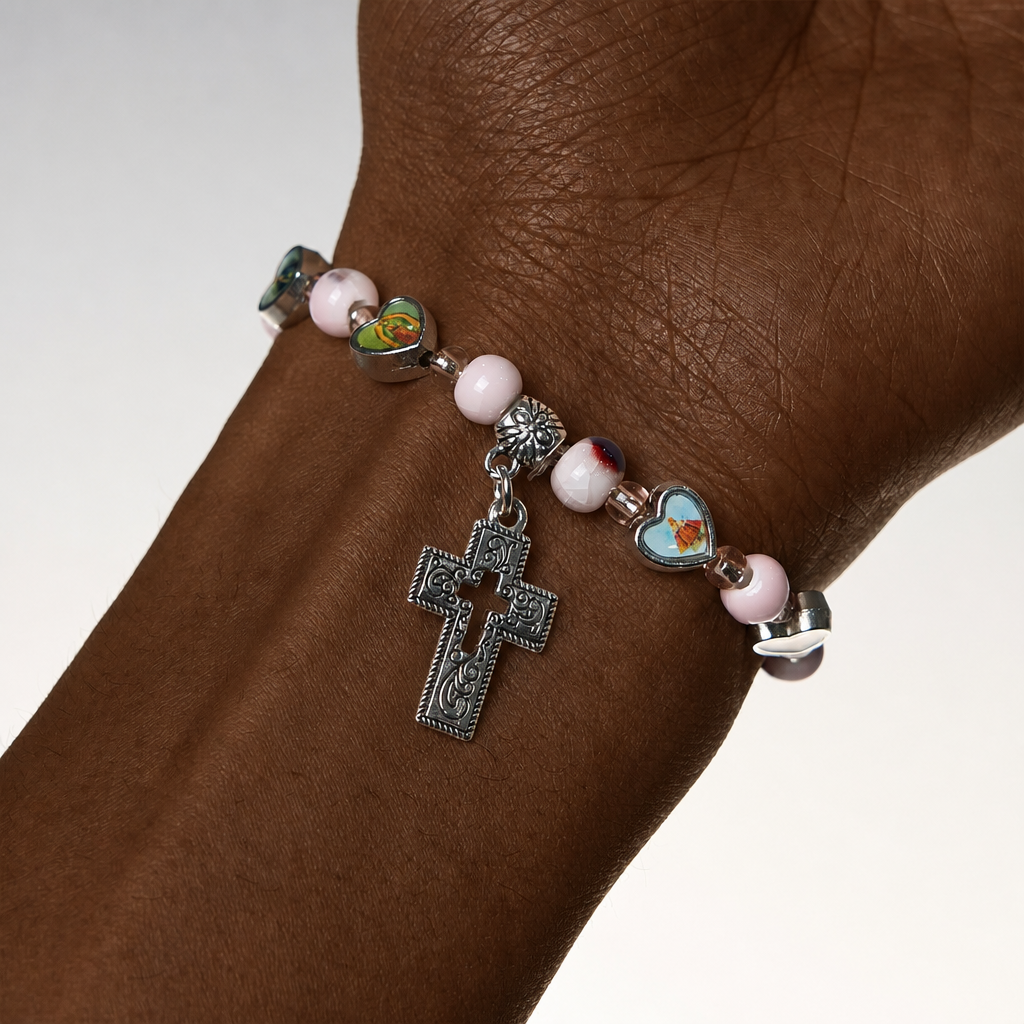 Pulseras de Cuentas de Cristal y Cerámica de Colores con Cruz y Dijes de Santos