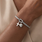 Pulsera Ajustable "Nudo de Amor" con Dije de Corazón y Cruz: Emblema de Devoción y Gracia