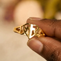 Anillo Ajustable Eterno de Corazón y Cruz: Regalo de Gracia e Intercesión Divina