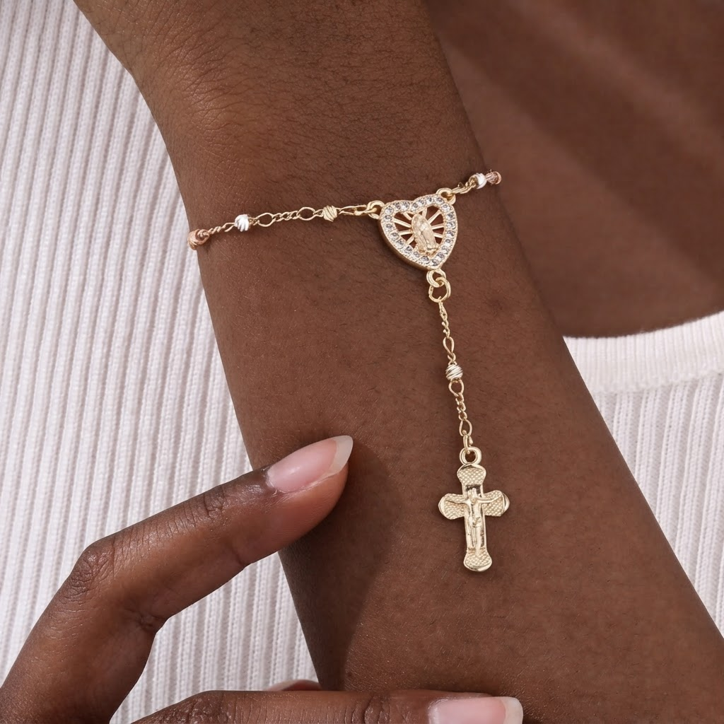 Pulsera con Dije de la Virgen y Crucifijo: Su Gracia en tu Muñeca