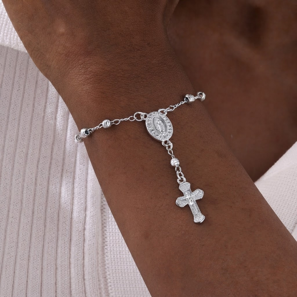 Pulsera con Dije de la Virgen y Crucifijo: Su Gracia en tu Muñeca